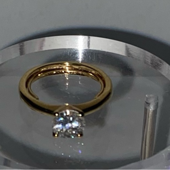 Vintage Avon Cubic Zirconia Solitaire ring size 6 - Picture 2 of 4